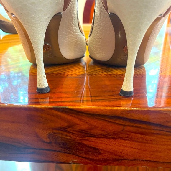 Dolce &Gabbana peep toe heels. Cream/off white/ and rich tan leather size 38 - Picture 5 of 10